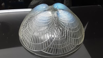 Lot 1004 - Rene Lalique Coquilles pattern opalescent glass bowl, signed on base, 23cm diameter