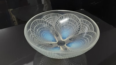Lot 1005 - Rene Lalique Coquilles pattern opalescent glass bowl, signed on base, 20cm diameter