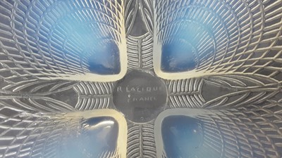 Lot 1005 - Rene Lalique Coquilles pattern opalescent glass bowl, signed on base, 20cm diameter