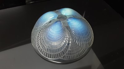 Lot 1005 - Rene Lalique Coquilles pattern opalescent glass bowl, signed on base, 20cm diameter