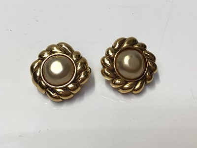 Lot 123 - Pair vintage Chanel gilt metal clip on earrings