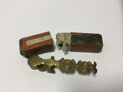 Lot 492 - G.B. - 20th century brass Sovereign scales in cardboard case (coin scales)