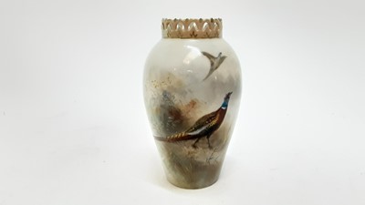 Lot 1286 - Worcester Stinton pheasants vase
