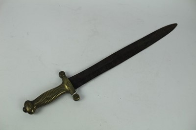 Lot 871 - French 1831 pattern 'Gladius' short sword, with ribbed brass hilt and brass cross guard stamped 1170, blade with traces of engraving. Blade 47.5cm overall length