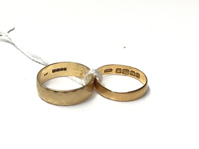 Lot 185 - 22ct gold wedding ring and 18ct gold wedding ring