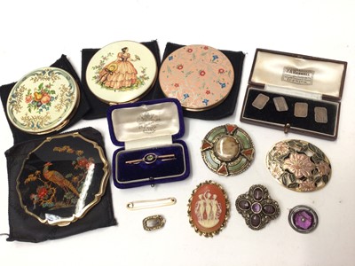 Lot 196 - Edwardian 9ct gold peridot and seed pearl bar brooch, 9ct gold tie pin, Victorian hair work morning brooch, other vintage brooches, pair silver cufflinks and four compacts