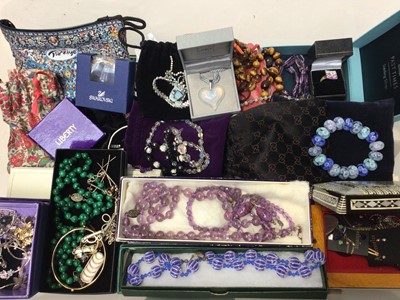 Lot 270 - Miscellaneous group of costume jewellery