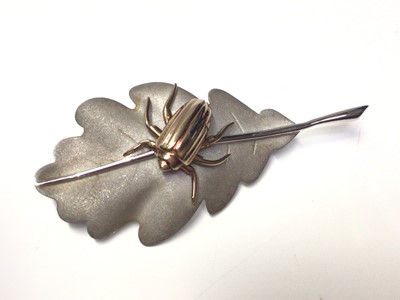 Lot 300 - Leaf & Beetle brooch
