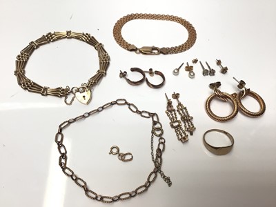 Lot 319 - 9ct gold signet ring, 9ct gold bracelet with heart shaped padlock clasp and other gold and yellow metal jewellery.
