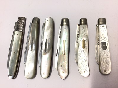 Lot 290 - Edwardian silver and mother of pearl fruit knife, (Sheffield 1901), together with five other silver and mother of pearl fruit knives, various dates and makers (6)
