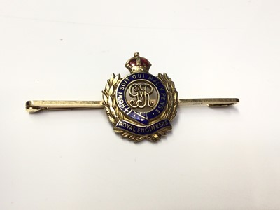Lot 297 - First World War Royal Engineers 15ct gold and enamel sweetheart brooch, 5.2cm in length, 5 grams