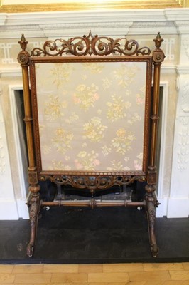 Lot 1211 - Good quality Victorian carved walnut and parcel gilt framed fire screen with pierced scroll cresting, turned and fluted supports on carved cabriole legs terminating on ceramic casters