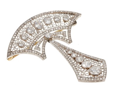 Lot 544 - Belle Époque diamond pendant brooch
