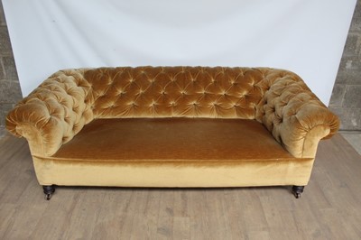 Lot 1371 - Victorian chesterfield with buttoned velvet upholstery
