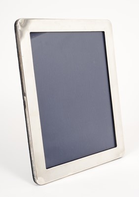 Lot 323 - Large Contemporary silver photograph frame of plain rectangular form