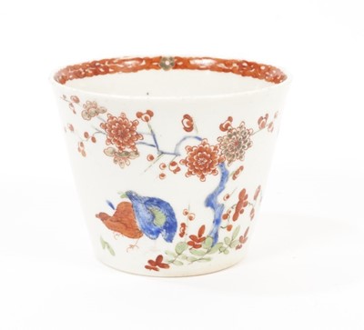 Lot 9 - A Worcester Kakiemon beaker, circa 1770, of tapered form, painted with the Two Quail pattern, unusual gold crescent mark to base, 5.25cm high