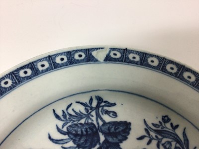 Lot 26 - A Worcester blue and white butter tub, cover and stand, circa 1770, decorated with floral sprays, 11cm diameter