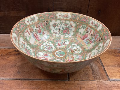 Lot 150 - 19th century Chinese Canton punch bowl