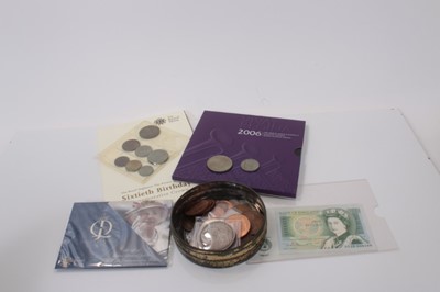 Lot 436 - G.B. - Mixed coinage to include silver Crowns George III 1819 poor, George IV 1822 Tertio AF, Royal Mint uncirculated flat pack Crowns x 3 and other issues (Qty)