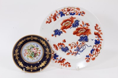 Lot 448 - A Chamberlain’s Worcester plate, in Imari style, and a Sèvres style saucer