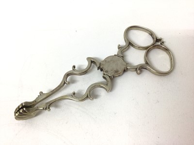 Lot 236 - A pair of George III silver sugar scissors