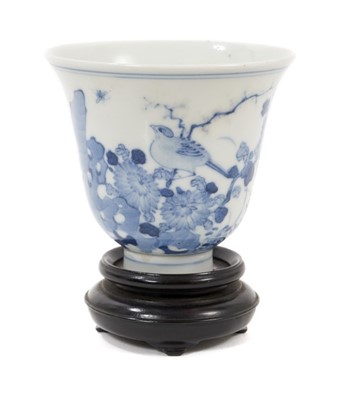 Lot 22 - Chinese blue and white tea bowl and stand
