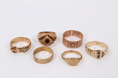 Lot 491 - Six 9ct gold rings to include a wedding band, buckle rings 
and signet rings