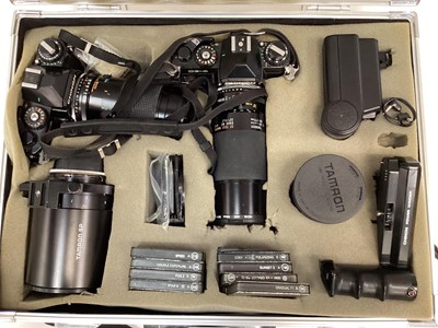 Lot 2350 - Group of cameras and accessories