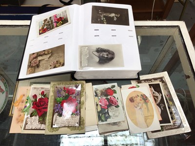 Lot 275 - Collection of vintage greetings cards