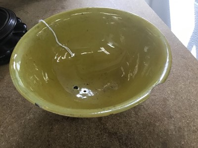 Lot 151 - A fine Chinese yellow and green glazed and incised bowl, Jiajing