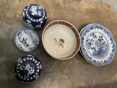 Lot 131 - Chinese ceramics