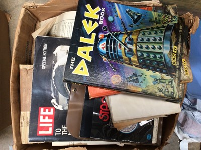 Lot 175 - Large quantity of ephemera, including magazines, pamphlets, Arts Review, books and photographs
