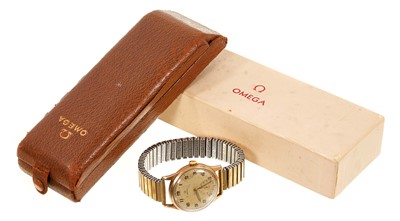 Lot 567 - 1950s Gentlemen’s Omega 9ct gold wristwatch on plated expandable bracelet in original leather box