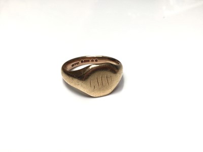 Lot 37 - 1930s 9ct gold signet ring, size Q (London 1936)