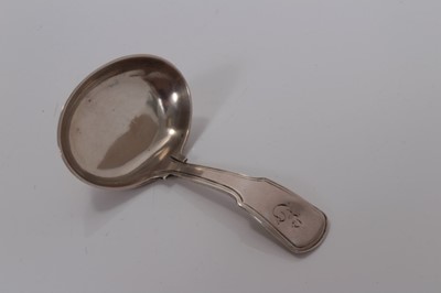 Lot 94 - George III silver oval bowl caddy spoon with fiddle pattern handle, London1809, Josiah Smart