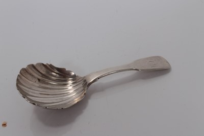 Lot 95 - George IV Irish silver shell bowl caddy spoon with fiddle handle, Dublin 1827, Patrick Moore 9.5 cm