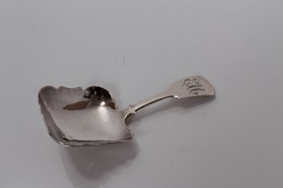 Lot 97 - George IV silver shovel-shaped caddy spoon with fiddle pattern handle, Birmingham 1826, makers mark rubbed 8cm