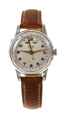 Lot 605 - 1950s gentlemen’s Heuer triple date calendar wristwatch