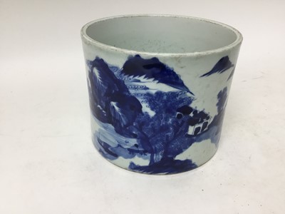 Lot 164 - Chinese blue and white brush pot