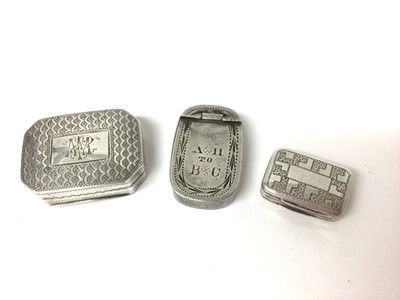 Lot 169 - Three Georgian silver vinaigrettes with engraved decoration, 2-3 cm
