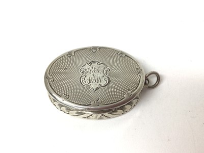 Lot 173 - Victorian silver oval vinaigrette with engine turned decoration (London 1860) 3.6 cm