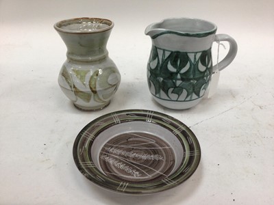 Lot 114 - Three pieces of Aldermaston studio pottery, together with a Warminster Toby jug and another pottery jug (5)