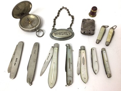 Lot 208 - Three Victorian silver mounted fruit knives, Victorian thimble and vesta set with stanhopes, compass and sundries