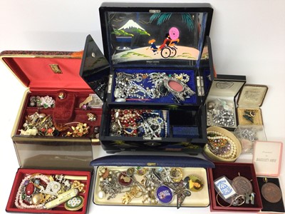 Lot 272 - Large collection of assorted costume jewellery