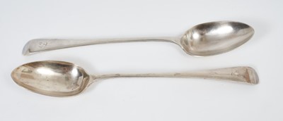 Lot 365 - Pair of Victorian Old English pattern basting spoons (Birmingham 1894), makers Elkington & Co Ltd, all at 10ozs, 31cm in overall length.