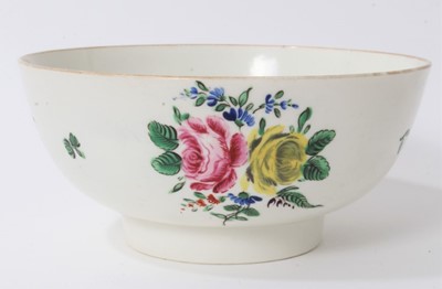 Lot 5 - An 18th century Worcester porcelain bowl, polychrome painted with floral sprays, 16cm diameter