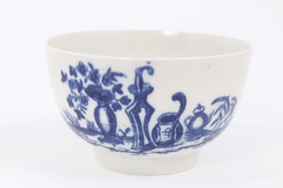 Lot 7 - A Worcester blue and white tea bowl and saucer, circa 1775-85, printed with the Mother and Child pattern, the saucer blue-lined and measuring 12.5cm diameter