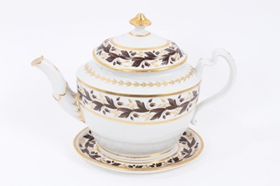 Lot 81 - A Worcester oval teapot, cover and stand, circa 1800