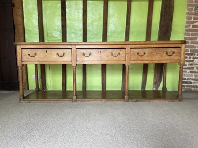 Lot 1226 - Pine dresser