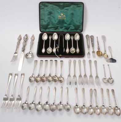 Lot 287 - Selection of miscellaneous silver flatware, including tea spoons, cake forks, etc.